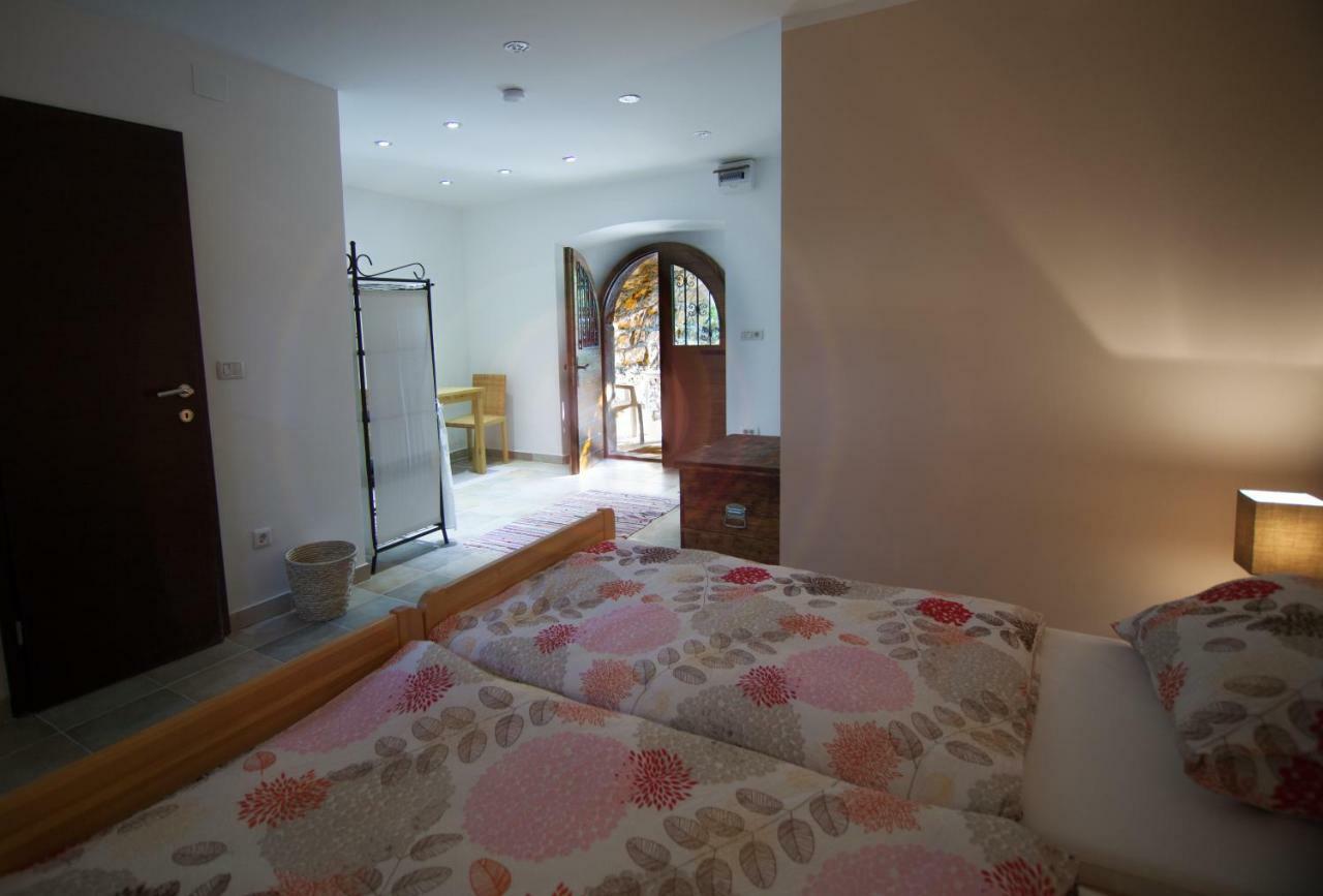 Holiday Home Kuca Na Moru Kornić Eksteriør bilde